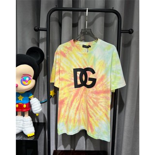 D0lce&amp;gabba ใหม่ เสื้อยืดลําลอง แขนสั้น คอกลม พิมพ์ลายโลโก้มัดย้อม สําหรับผู้ชาย