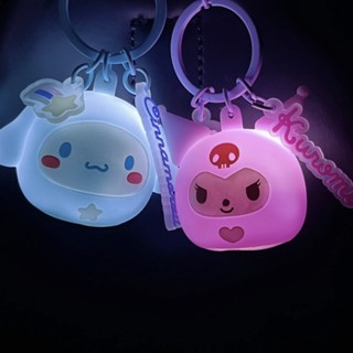 Sanrio Cinnamoroll โคมไฟตั้งแคมป์ และไฟฉาย จี้พวงกุญแจเรืองแสง Pendan Kuromi แกล้งทําเป็นเล่นพวงกุญแจกระเป๋าเป้สะพายหลังจี้ของขวัญสําหรับเด็ก