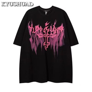 KYUSHUAD เสื้อยืดไฮสตรีท คอตตอน 100% ใหม่ อักษรควันสีชมพู ไขว้ หลวม แขนสั้น ย้อนยุคอเมริกัน