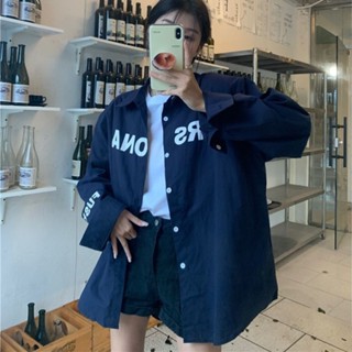 เสื้อเชิ้ตแขนยาว พิมพ์ลายตัวอักษร ทรงหลวม สีขาว แฟชั่นฤดูร้อน สําหรับผู้หญิง