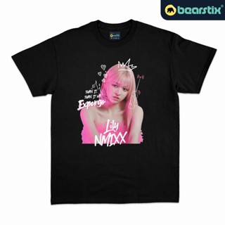 เสื้อยืดแขนสั้นคอกลมเสื้อยืดลําลอง พิมพ์ลาย Shinzo Kaos Lily M NMIXX Baju Distro สําหรับผู้ชายCotton 100%  [S-5XL]