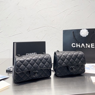 Chanelss (พร้อมกล่อง) กระเป๋าสะพายไหล่ ทรงสี่เหลี่ยม แต่งสายโซ่คล้อง สีดํา สีทอง แฟชั่นคลาสสิก สําหรับสตรี