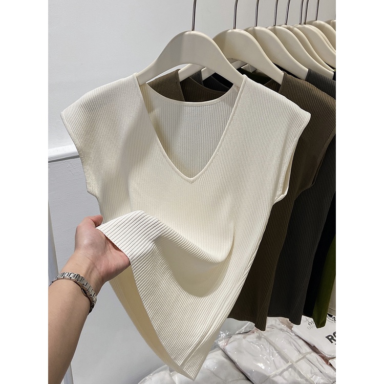 เสี่ยวฮ่องกงรสของแท้ไหล่แขนกุดคอวีเสื้อยืดผู้หญิงด้านในผ้าไหมน้ําแข็งถักเสื้อกั๊กบางพอดีเก๋ จุดต่ําสุด เสื้อฤดูร้อนแมคสตรี อุสวายวี