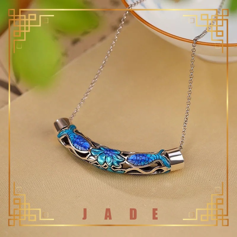 [Lucky Jade] Epoxy Lotus Elbow New Retro Pisces สร้อยคอหลอดยาวรูปพระจันทร์เสี้ยว