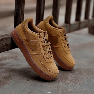 Nike Air Force 1 รองเท้าหนังกลับ ส้นหนา สีกากี สําหรับผู้ชาย ผู้หญิง BQ5485-700