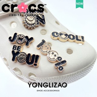 Jibbitz Crocs charms หัวเข็มขัดโลหะ 100% อุปกรณ์เสริม สําหรับตกแต่งรองเท้า 2023