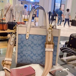 Field Tote 22 In Signature Chambray C4692 ผ้าแคนวาส แท้ กระเป๋าสะพายข้าง COAC H กระเป๋าถือ ผู้หญิง