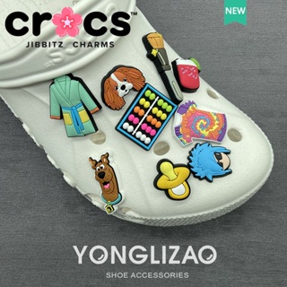 Jibbitz Crocs charms หัวเข็มขัดรองเท้า อุปกรณ์เสริมรองเท้า 2023 สไตล์ใหม่ Crocs ดอกไม้สนุกตกแต่งหัวเข็มขัด