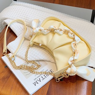 Chain Super Popular Niche White Bag Womens Summer 2023 New Fashionable High-end Underarm Bag Pleated Clouds Crossbody Bag