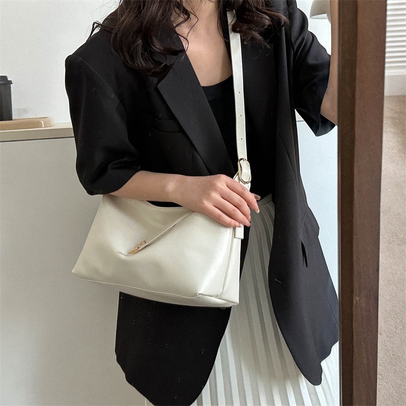 tokyosellected(T1856) กระเป๋าหนังPUสะพายไหล่ใบหญ่มี2สี
