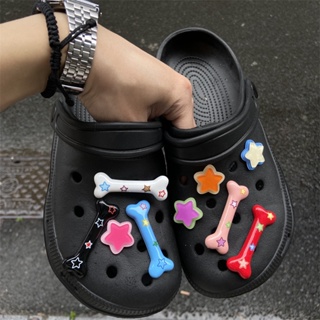 CROCS เครื่องประดับ จี้รูปกระดูกสุนัข ดาว ประดับเลื่อม และหัวเข็มขัด แฟชั่นสําหรับผู้หญิง