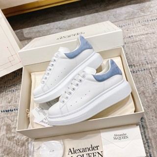 【ภาพจริง】Alexander Mcqueen รองเท้ากีฬา อัพเกรด Sky Blue หนังนิ่ม คลาสสิก ทนทาน ขนาดใหญ่ สําหรับผู้หญิง และผู้ชาย YE4Z