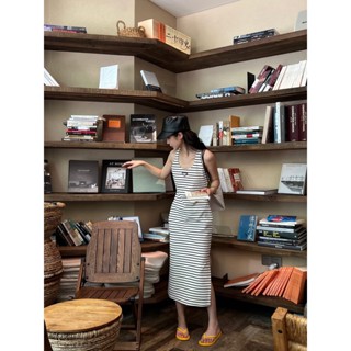 UU0D PRAD @ p home 23 spring and summer new triangle label decorative black and white striped slit slim sleeveless dress