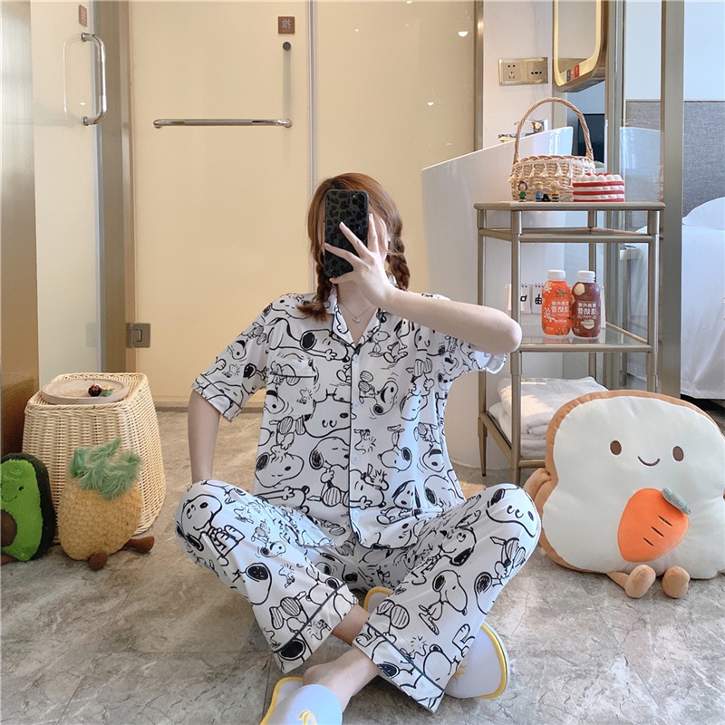 ชุดนอนแขนสั้น ชุดนอนเสื้อแขนสั้น + กางเกงขายาวผ้าฝ้ายผสมการ์ตูนผ้านิ่ม น่ารัก มากกระดุมคอด้านหน้า เหมาะทุกสภาพอากาศ Swoan130