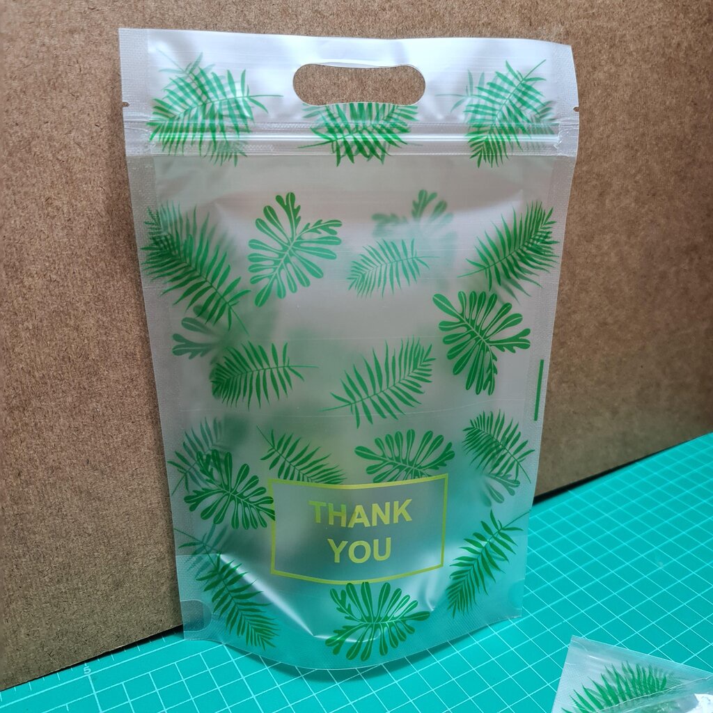 ถุงซิป หูหิ้วตั้งได้ ขุ่นใบไม้ ThankYou 15.5*23+5cm. 50ใบ พลาสติก แพ็คเกจ เบเกอรี่ j12