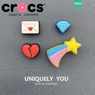 Jibbitz Crocs charms หัวเข็มขัด รูปตัวอักษร ประดับเพชร ดอกไม้ สร้างสรรค์ อุปกรณ์เสริม สําหรับตกแต่งรองเท้า Crocs