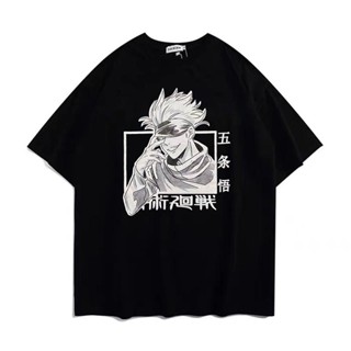 ร้อน！ Jujutsu Kaisen อะนิเมะกราฟิกพิมพ์เสื้อยืดผู้ชายพิมพ์เสื้อยืดสำหรับผู้ชายเสื้อยืดผ้าฝ้ายเสื้อยืดสีดำ แฟชั่น ใหม่