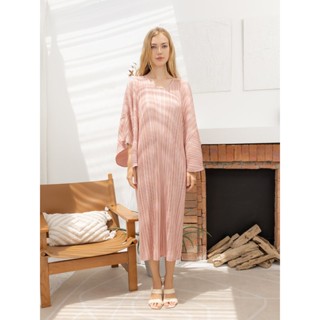 แถมฟรีสลิป!! 2MUAY รุ่น CX60657 METTALIC V NECK WIDE SLEEVE PLEAT DRESS เดรสผู้หญิง เดรสพลีทคุณภาพ 4สี FREE SIZE