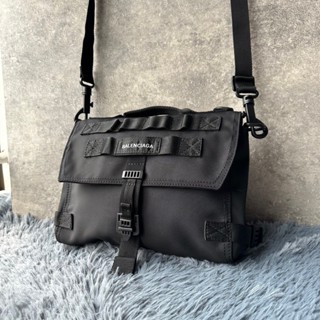 พรี​ ราคา3800 Balenciaga Army Nylon กระเป๋าสะพายข้าง กระเป๋าสะพาย25*20*9cm