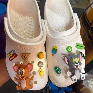 Toy Story เข็มกลัด ลายการ์ตูนอนิเมะ Tom and Jerry สําหรับตกแต่งรองเท้า Crocs