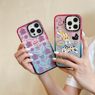 Casetify เคสโทรศัพท์มือถือแบบแข็ง ใส แต่งกลิตเตอร์ ไล่โทนสีชมพู ฟ้า สําหรับ iPhone 14 13 12 Pro Max