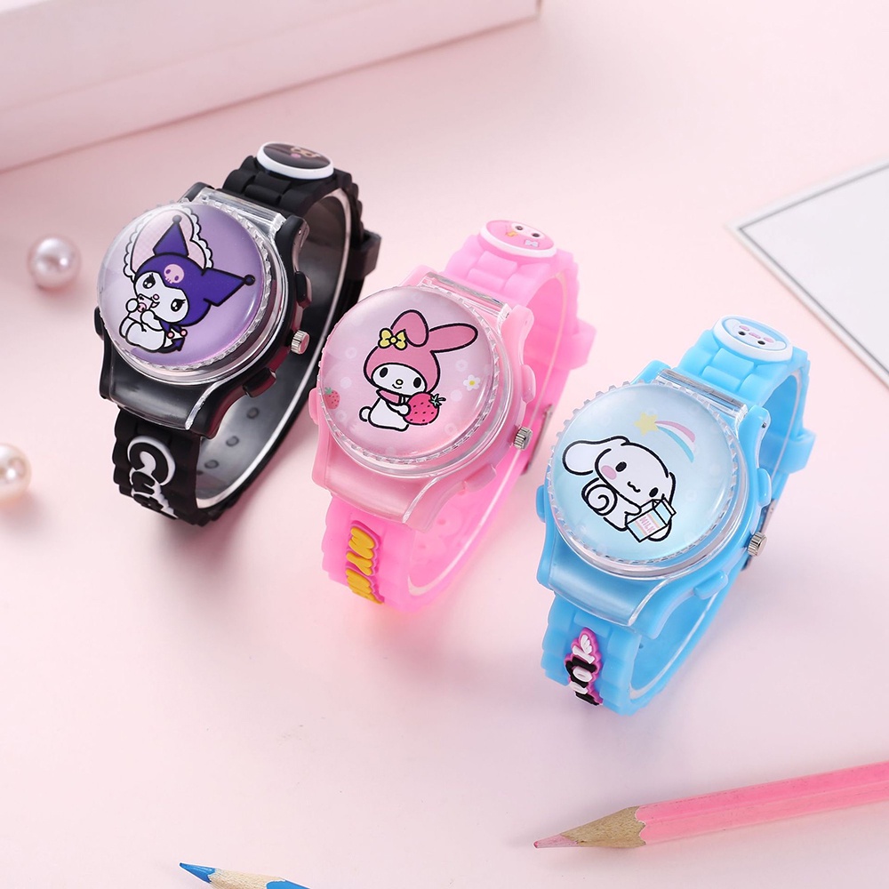 Sanrio นาฬิกาข้อมืออิเล็กทรอนิกส์ มีไฟ LED ลายการ์ตูนสุนัข Kulomi Melody Cinnamon มีซิป สําหรับเด็กนักเรียนผู้ชาย และเด็กผู้หญิง