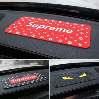 Supreme แผ่นแดชบอร์ดซิลิโคน กันลื่น สําหรับวางโทรศัพท์มือถือในรถยนต์