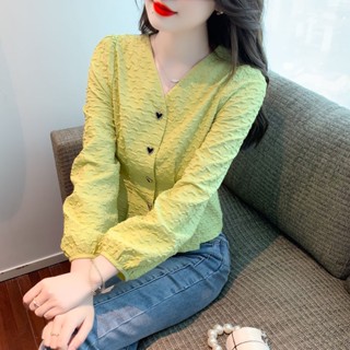 เสื้อเชิ้ต คอวี เข้ารูป ออกแบบดี สําหรับผู้หญิง