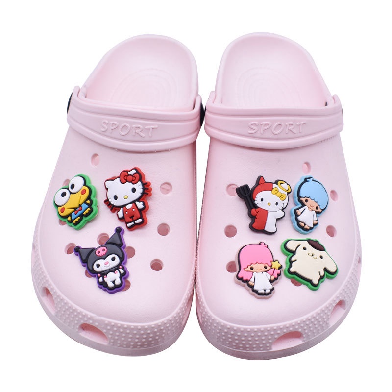 Kuromi Jibbitz Charm Snoopy Crocs Jibbits Sanrio Hello Kitty Croc น่ารัก ตกแต่ง Pin Gemini กบ Jibits Crocks สําหรับผู้หญิง รองเท้า อุปกรณ์เสริม