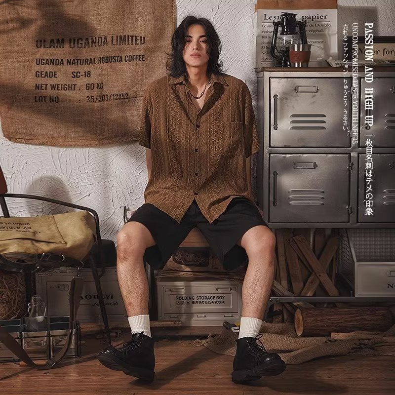 EERSHENSHI ใหม่เสื้อเชิ้ตหลวมสีทึบเรียบง่ายของผู้ชายกลวงเยาวชนแขนสั้นยอดนิยม