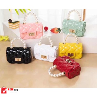 สินค้าแฟชั่น【พร้อมส่ง】New Fashion กระเป๋าจิ๋วไข่มุกมาใหม่ bag รุ่น 65641