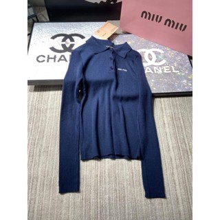 VCPP MIU MIU 2023 gentle style embroidered letter lapel design elegant slim knit all-match top