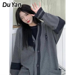 Du Yan เสื้อกันหนาว คอกลม ผ้าถัก ปักลายตัวอักษร ทรงหลวม สไตล์เกาหลี ฮิปฮอป เหมาะกับฤดูใบไม้ร่วง และฤดูหนาว สําหรับผู้ชาย และผู้หญิง