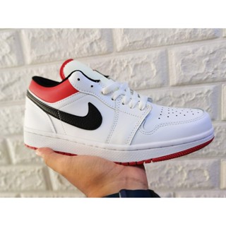 Jordan 1 Low Mens "White Gym Red" สีขาว / แดง / ดํา 3XGC