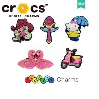 Jibbitz crocs charms หัวเข็มขัดรองเท้า อุปกรณ์เสริมรองเท้า สาวน่ารัก รถจักรยานยนต์ หงส์ รองเท้า ดอกไม้ การ์ตูน หัวเข็มขัดตกแต่ง