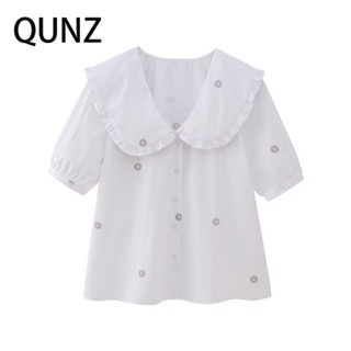 เสื้อเชิ้ต ทรงหลวม ปักลาย Qunz สีขาว 3728