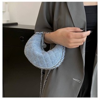 กระเป๋าสะพายไหล่ Denim Moon bag ผ้ายีนส์ แต่งสายโซ่ เข้ากับทุกการแต่งกาย พรีเมียม แฟชั่น ใส่โทรศัพท์ Pro ได้ มินิมอล Hot