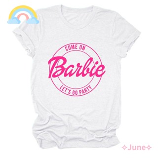 เสื้อยืดคอกลม แขนสั้น ผ้าฝ้าย พิมพ์ลาย Come on Dear Barbie Kawaii Lets Go Party สําหรับผู้ชาย และผู้หญิง