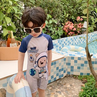 เด็กชายฝึกว่ายน้ํา ชุดว่ายน้ําป้องกันแสงแดด หมีอวกาศพิมพ์ลายชุดว่ายน้ําวันพีซ นื้อผ้าลื่นใส่สบาย เรือ อายุ 1-10 ปีชุดว่ายน้ำเด็กผู้ชาย