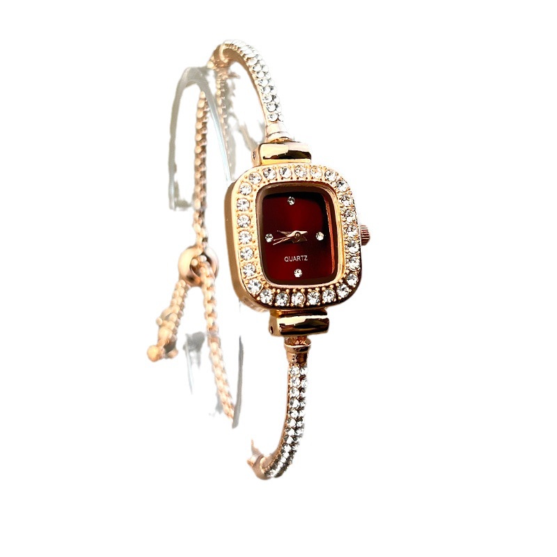 แฟชั่นใหม่สร้อยข้อมือเพชรย้อนยุคหรูหรานาฬิกาสี่เหลี่ยมเล็กซอกแสงหรูหราสร้อยข้อมือนาฬิกาสุภาพสตรี