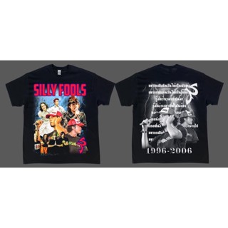 【พร้อมส่ง】 เสื้อยืดผ้าฝ้ายเสื้อยืดผ้าฝ้าย SILLY FOOLS -  Bootleg T-Shirt ส่วนลดพิเศษ