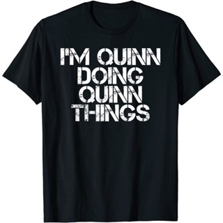 [S-5XL]เสื้อยืดลําลอง ผ้าฝ้าย แขนสั้น พิมพ์ลาย IM QUINN DOING QUINN THINGS สไตล์เรโทร สําหรับผู้ชาย