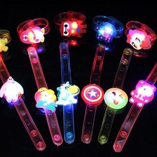 สายรัดข้อมือ ลายการ์ตูนน่ารัก มีไฟกระพริบ LED ของเล่นสําหรับเด็ก 10 20 30 ชิ้น