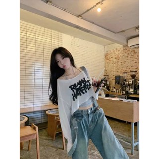 ฤดูใบไม้ร่วงใหม่สายคล้องคอทึบ + เสื้อยืดแขนยาว พิมพ์ลายตัวอักษร สําหรับผู้หญิง