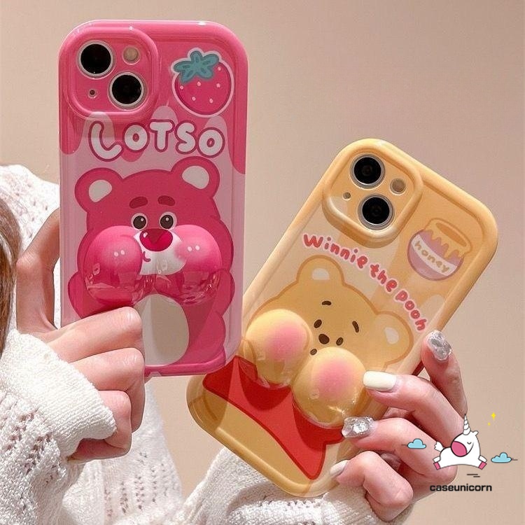 เคสโทรศัพท์มือถือคู่รัก แบบนุ่ม ลายการ์ตูนหมีพูห์สตรอเบอร์รี่น่ารัก 3D สําหรับ iPhone 11 14 12 15 13 Pro MAX 6 6s 7 8 Plus XR X XS MAX SE