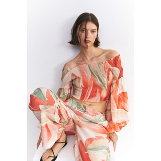 H&amp;M  Woman Smocked off-the-shoulder top 1184763_1