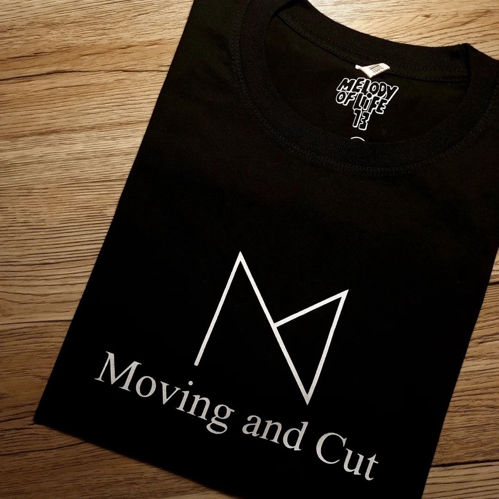 พร้อมส่ง Moving and Cut 🖤 ©LOGO การเปิดตัวผลิตภัณฑ์ใหม่ T-shirt