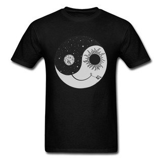 แฟชั่นใหม่ล่าสุด เสื้อยืดผ้าฝ้าย พิมพ์ลายการ์ตูน Moonrise Day &amp; Night Yin Yang แฟชั่นฤดูร้อน สีดํา สําหรับผู้ชายS-5XL