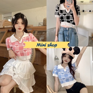 Mini shop🌸พร้อมส่ง🌸 (45611)  เสื้อครอปไหมพรม คอปก ดีเทลลายหัวใจน่ารักมี3สีคิ้วๆมาก -C