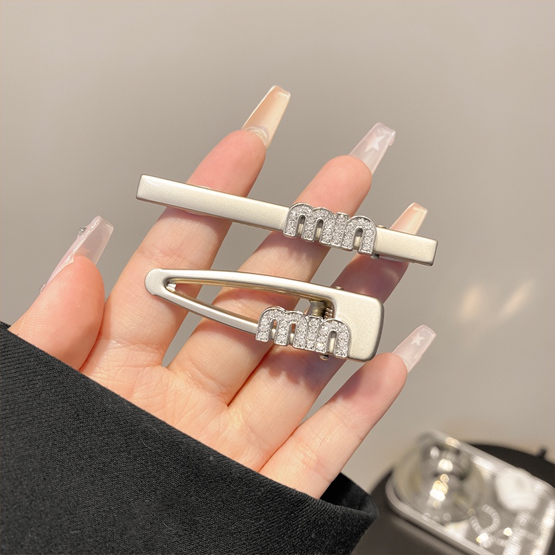 กิ๊บติดผมโลหะ รูปตัวอักษร ประดับพลอยเทียม สไตล์เกาหลี สําหรับผู้หญิง - รูปที่ 2